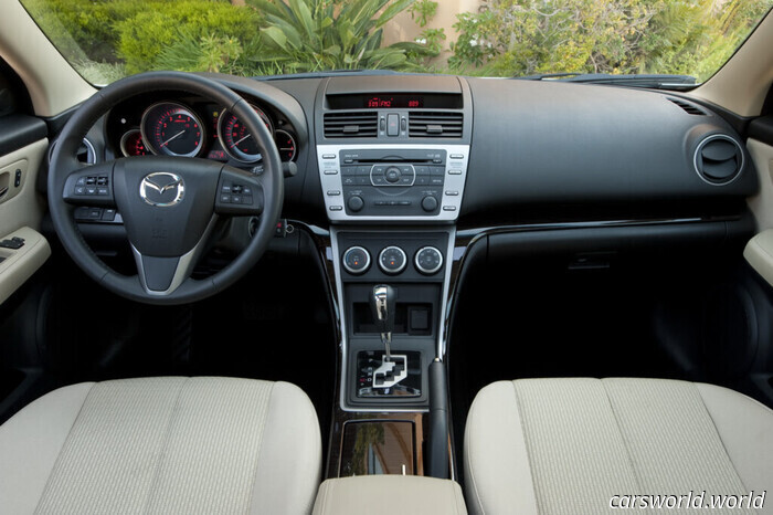 La Mazda dell'ufficiale della marina è stata messa all'asta mentre era schierato all'estero / Carscoops